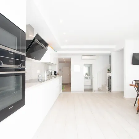 Old Town Duck House 4* Estepona
